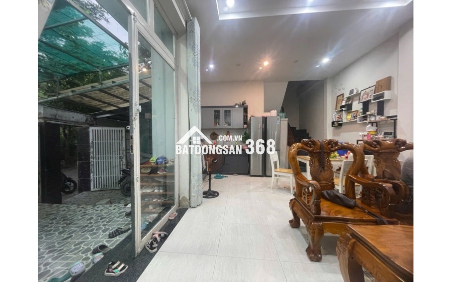 7 tỷ 2 - 100m ngang hơn 8m nhà 3 tầng kiên cố sát Vạn Phúc City - HẺM XE HƠI TỚI CỬA